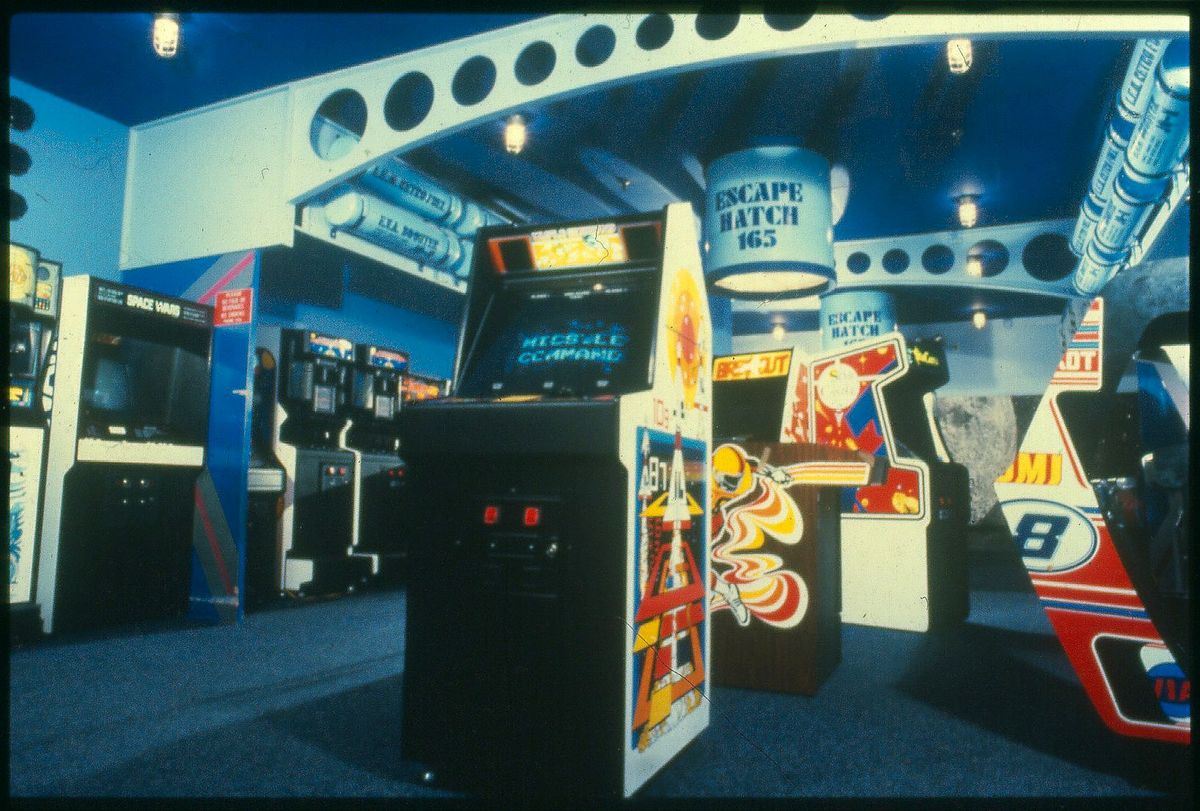 Automaty w naszym baraku - historia salonów gier