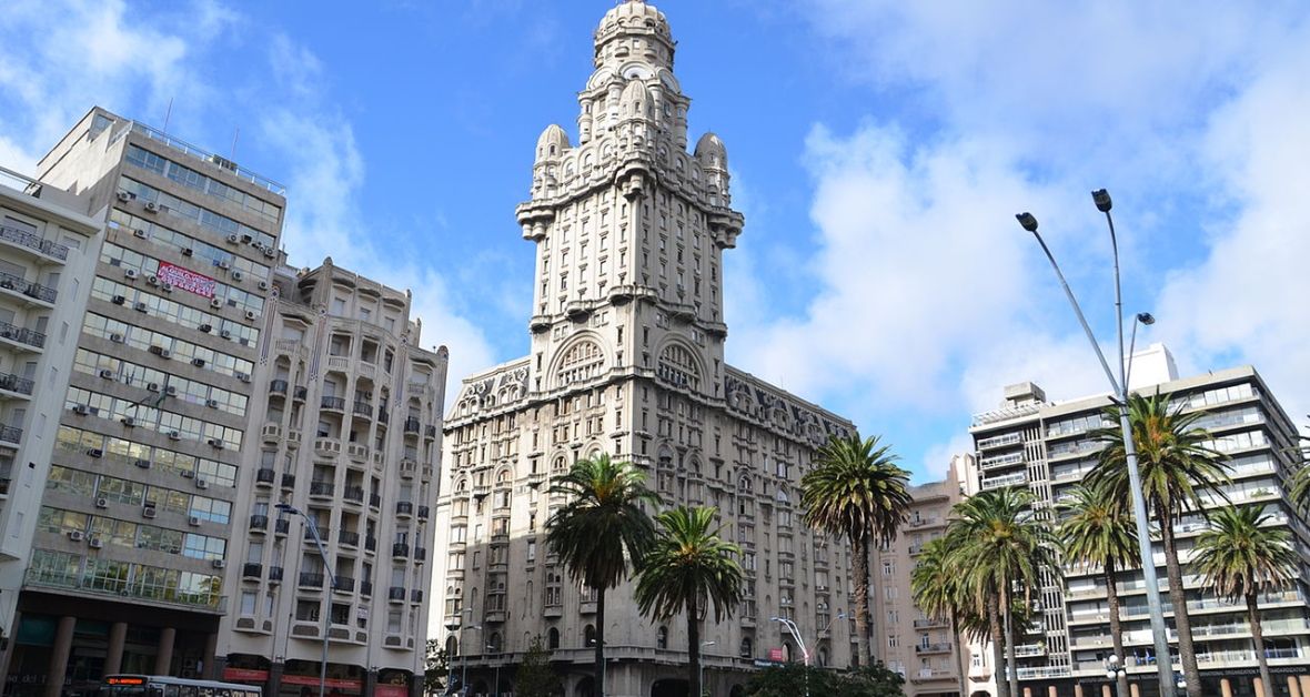 Palacio Salvo - siedziba Parva Domus 
