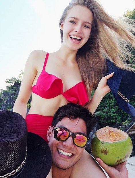 Szczęśliwa Karolina Pisarek na wakacjach z nowym chłopakiem. Internauci zaatakowali modelkę