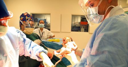 "Wydobyciny" to nie urodziny. Kobiety atakują kobiety, które rodziły przez cesarskie cięcie