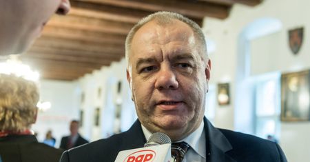 Kolejny zwrot ws. ustawy o IPN. Sasin "prostuje" słowa Karczewskiego