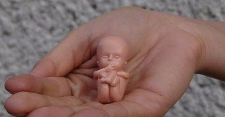 Aborcja to "wyciąganie dzieci odkurzaczem z brzucha". Rodzice oburzeni zachowaniem katechetów