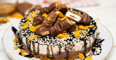 Przepis na fit sernik kinder bueno. Jeden kawałek ma tylko 200 kalorii