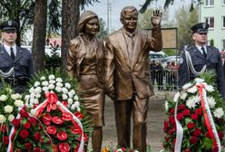 Biała Podlaska. Umieścił baner na pomniku Lecha Kaczyńskiego. Został zatrzymany