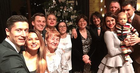 Cała rodzina Lewandowskich na jednym zdjęciu - w tym gronie Anna i Robert spędzili święta