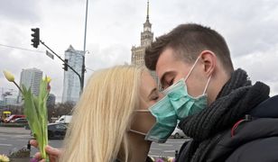 To początek fali zachorowań. Ekspert chorób zakaźnych o koronawirusie w Polsce