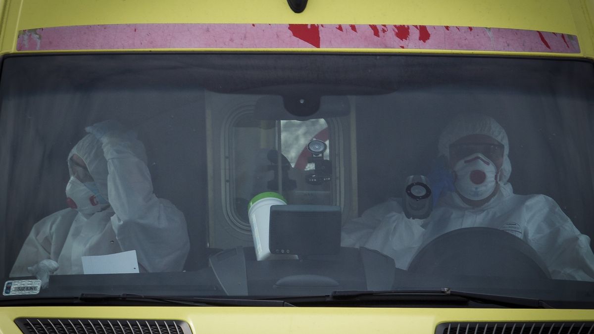 Koronawirus w Polsce. Wzrosła liczba osób zakażonych. Zwiększyła się liczba zgonów.