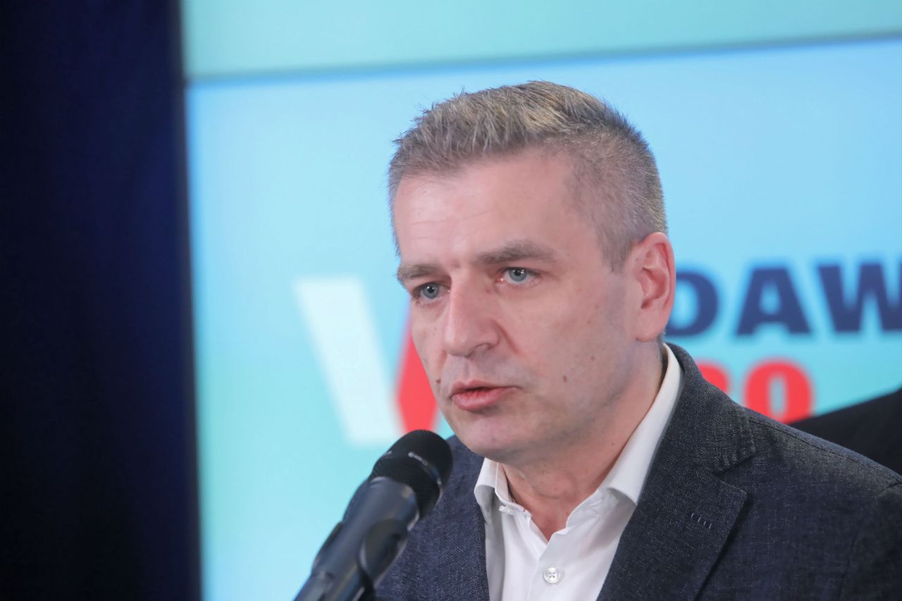 Bartosz Arłukowicz straszył koronawirusem w Rzepinie. Proboszcz i mieszkańcy ostro odpowiedzieli