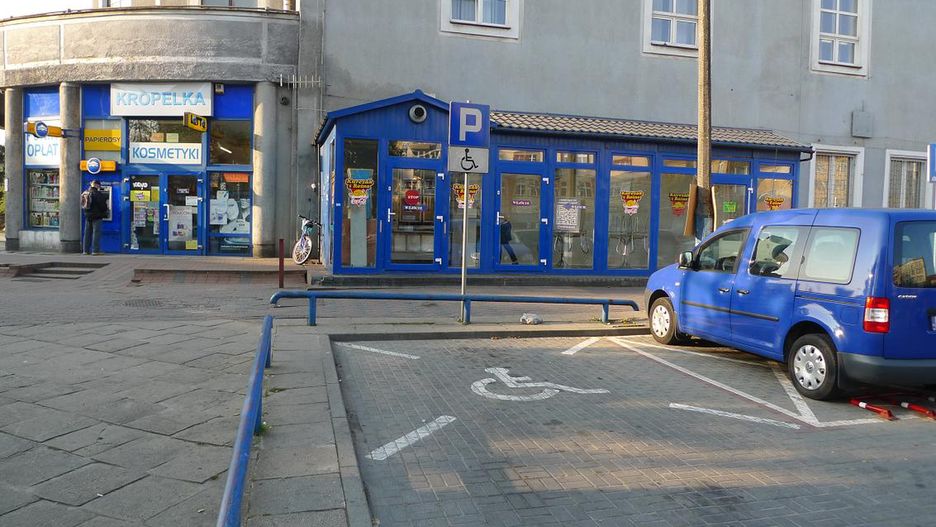 Pan Kazimierz od pięciu lat walczy o kartę parkingową dla niepełnosprawnych