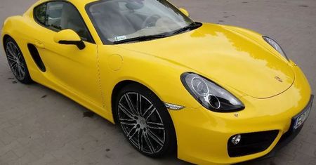 Porsche gwiazdora disco polo na sprzedaż. Wójt Makowa ma problem
