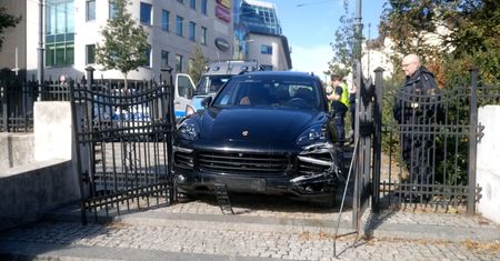 Pościg za porsche na rynku w Poznaniu. "Ludzie uciekali na boki"