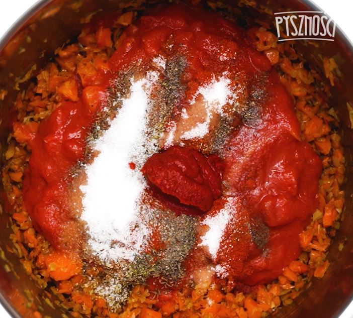 Krem pomidorowy z grzanką- Pyszności