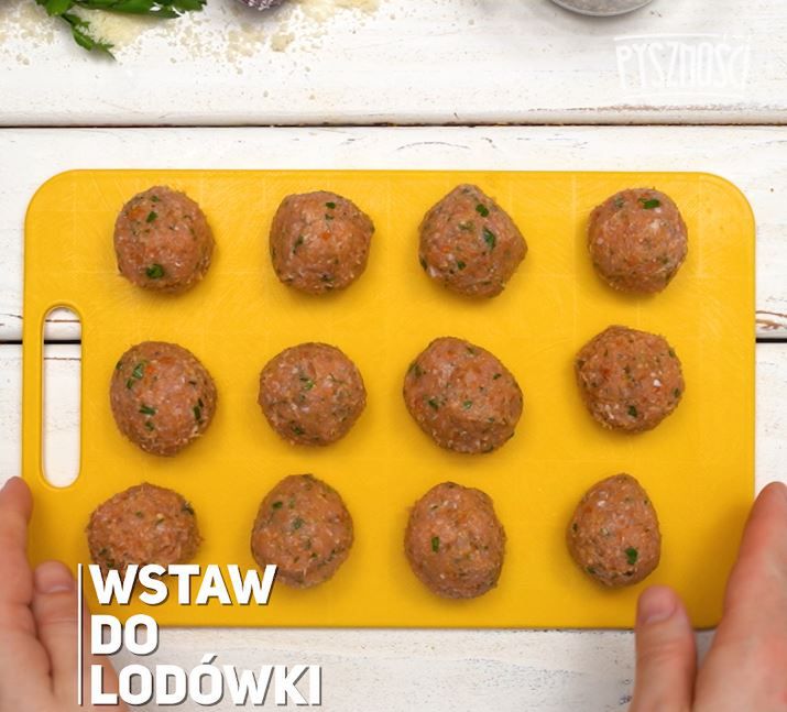 Kulki drobiowe w cieście francuskim- Pyszności