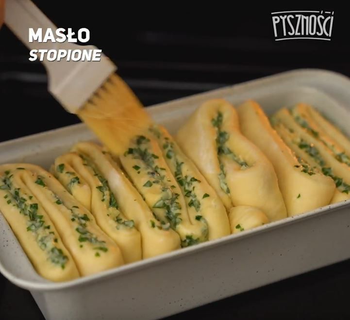 Chlebek czosnkowy- Pyszności