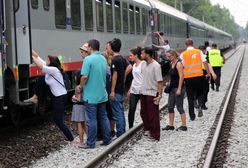 Pociąg stanął 300 m od peronu. Dzieci tkwiły w nim 6 godzin