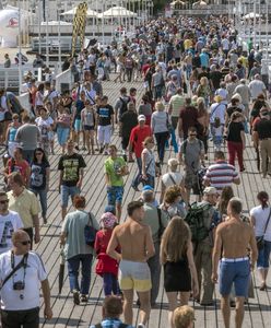 "Stop golasom na ulicy". Sopot walczy z roznegliżowanymi turystami