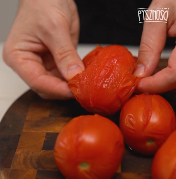 Obieranie pomidorów- Pyszności