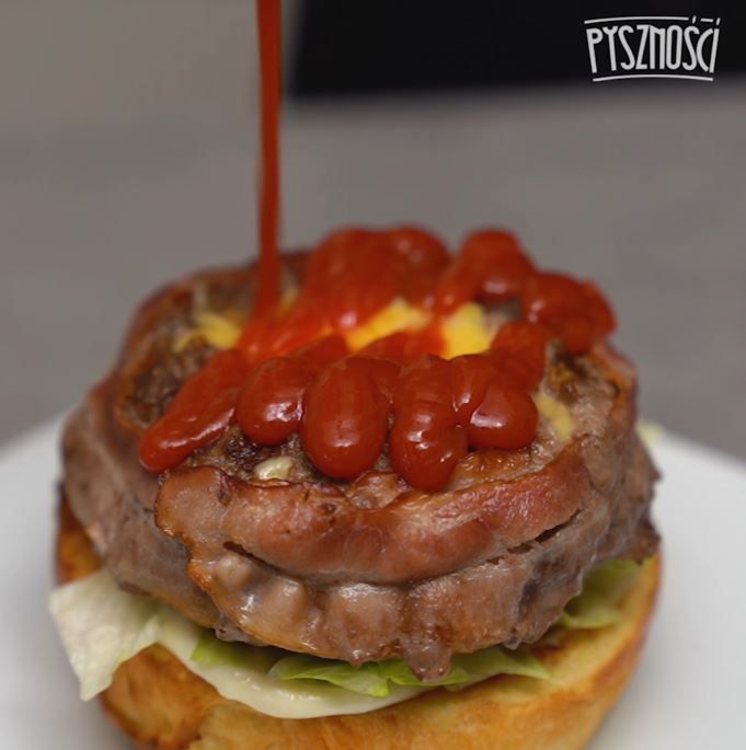 Burger z niespodzianką- Pyszności