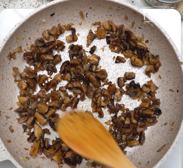 Rolada z polędwicy wieprzowej z pieczarkami- Pyszności