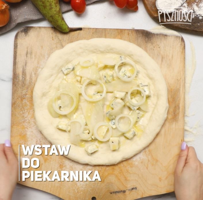 Pizza z gorgonzolą i gruszką- Pyszności