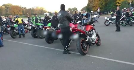 "Patomotocykliści" urządzili sobie zlot pod Stadionem Narodowym. Policja udawała, że tego nie widzi