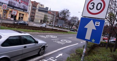 Czarne skrzynki i blokady prędkości. Unia Europejska chce nowych ograniczeń dla kierowców