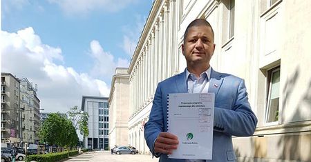 Pan Marcin oddał mocz do badania. W próbce wykryto pozostałości chwastobójczego glifosatu