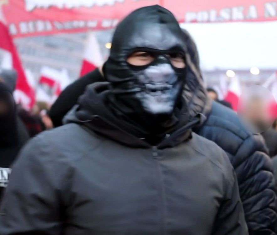 Groził dziennikarce na Marszu Niepodległości. Teraz szuka go policja