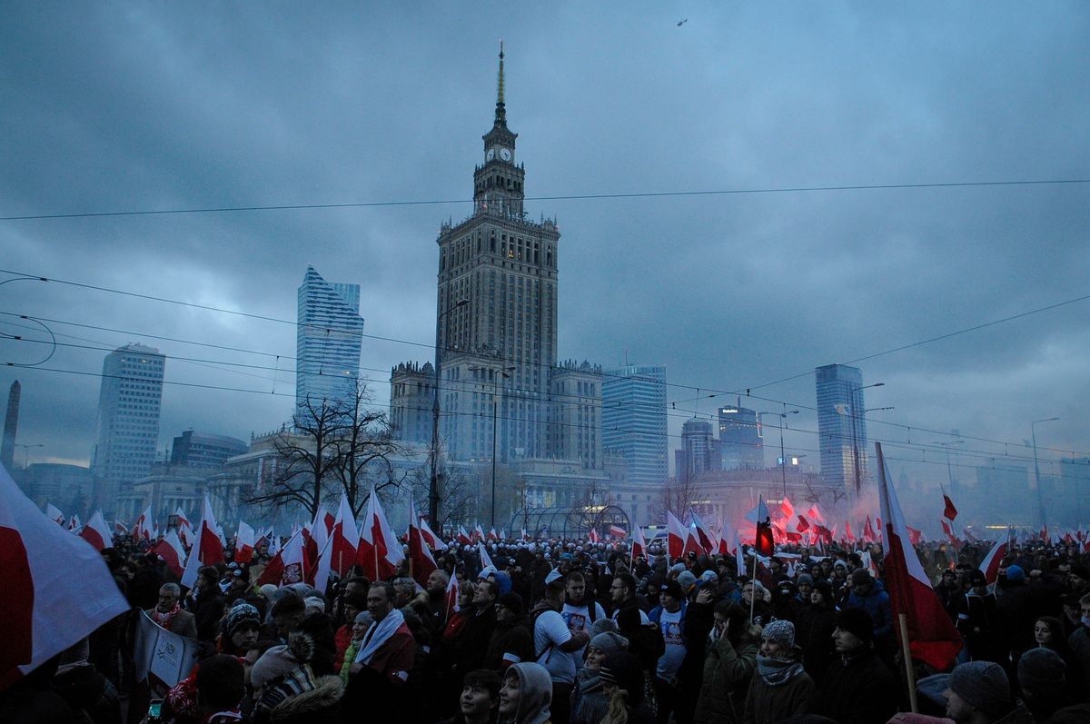 Marsz Niepodległości w Warszawie kontra marsz "biało-czerwony"