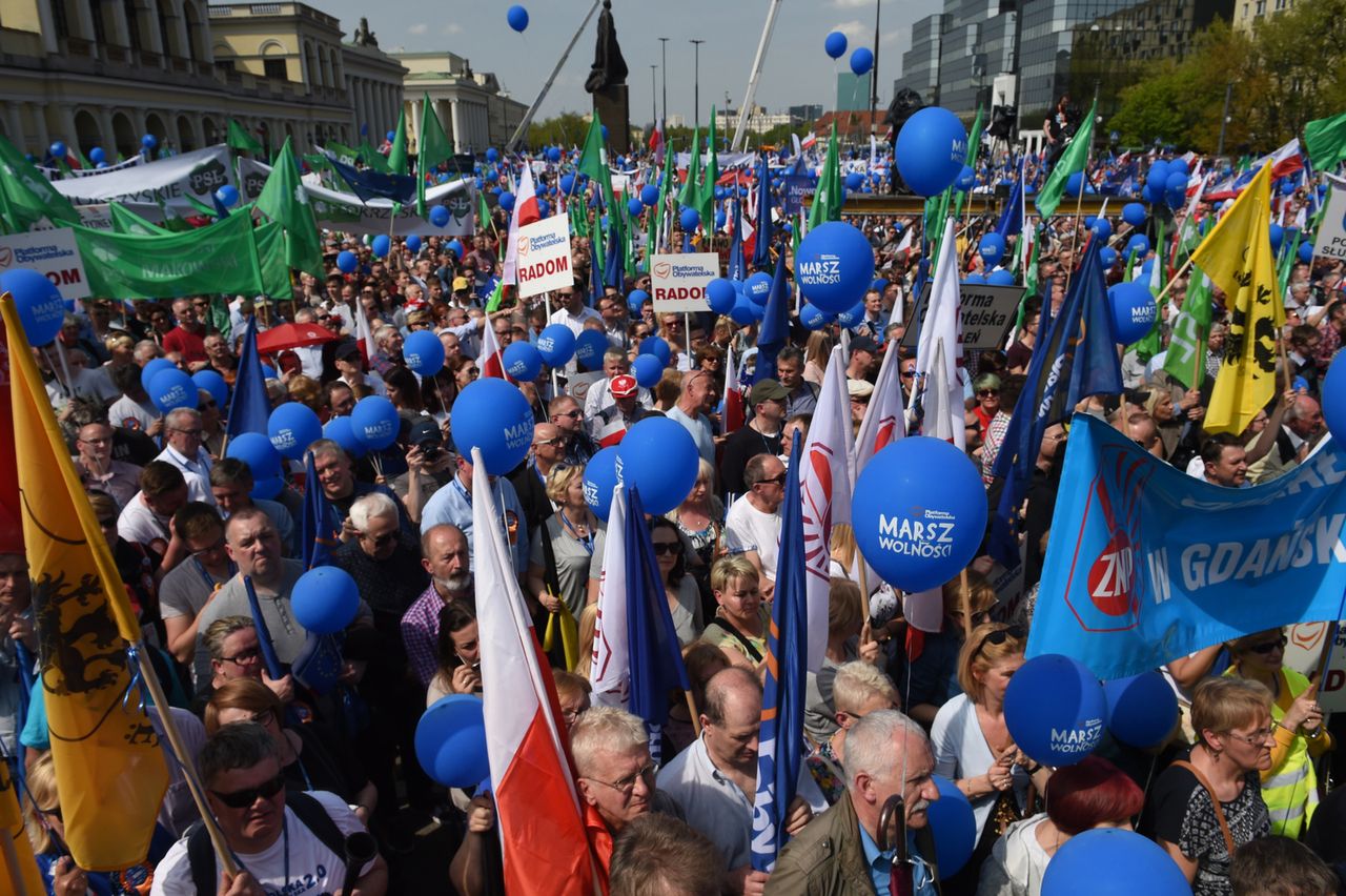 Demonstranci do reportera TVP Info: nie wstyd ci?