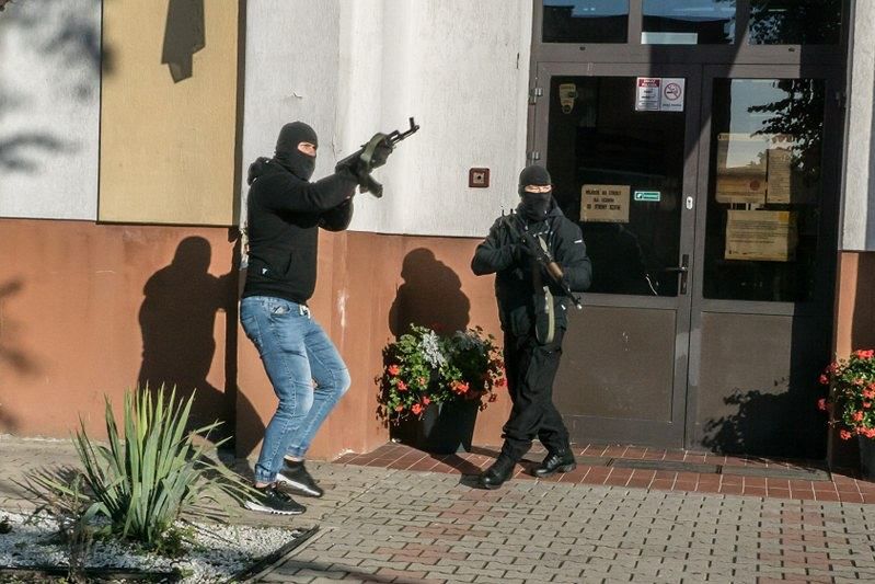 Symulowany atak terrorystów na szkołę. Uczniowie wciąż są w szoku