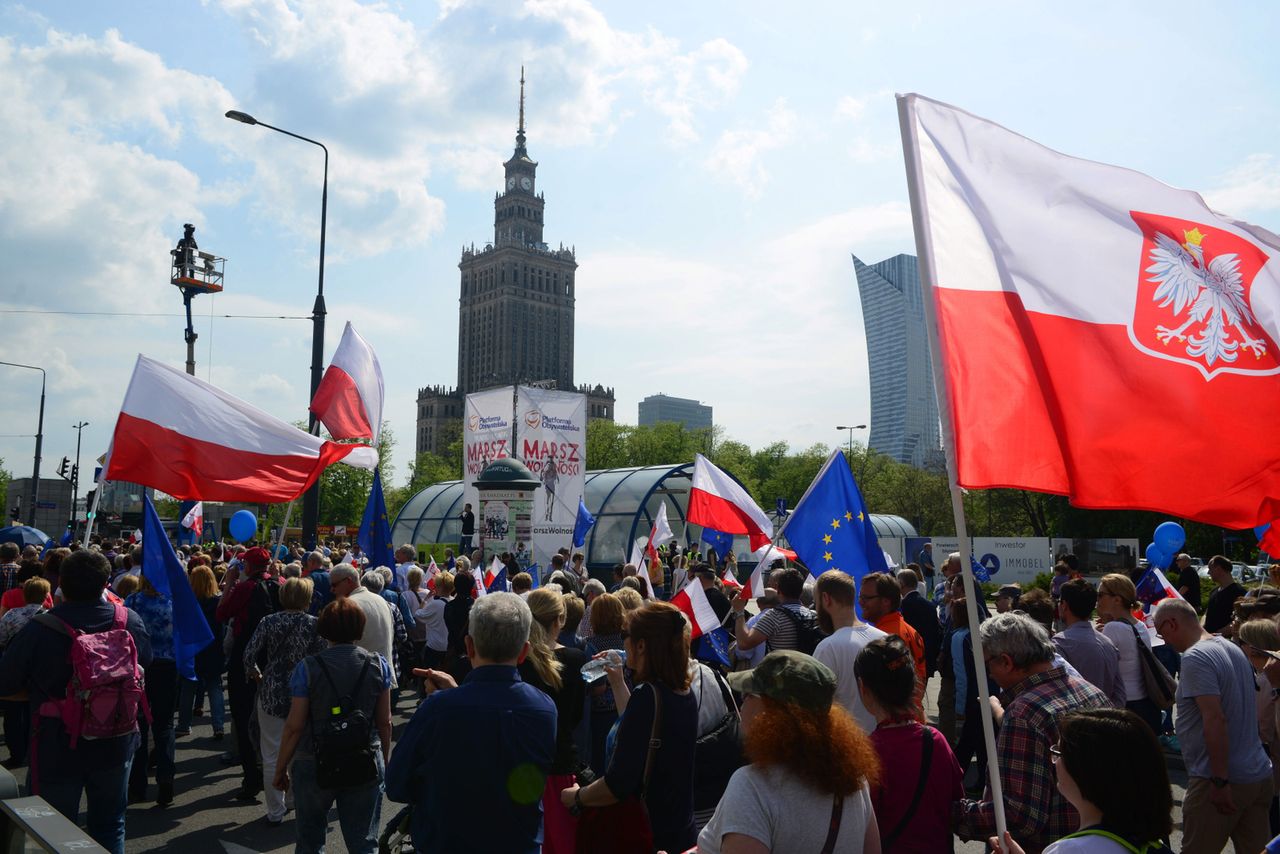 "Marsz Wolności" przeszedł przez Warszawę. Duże rozbieżności w szacowaniu liczby uczestników