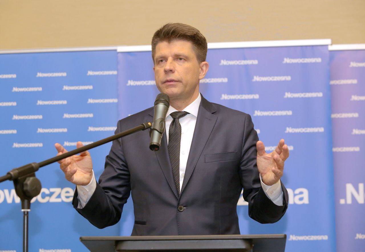 Petru: takie sondaże trzeba przyjmować z pokorą