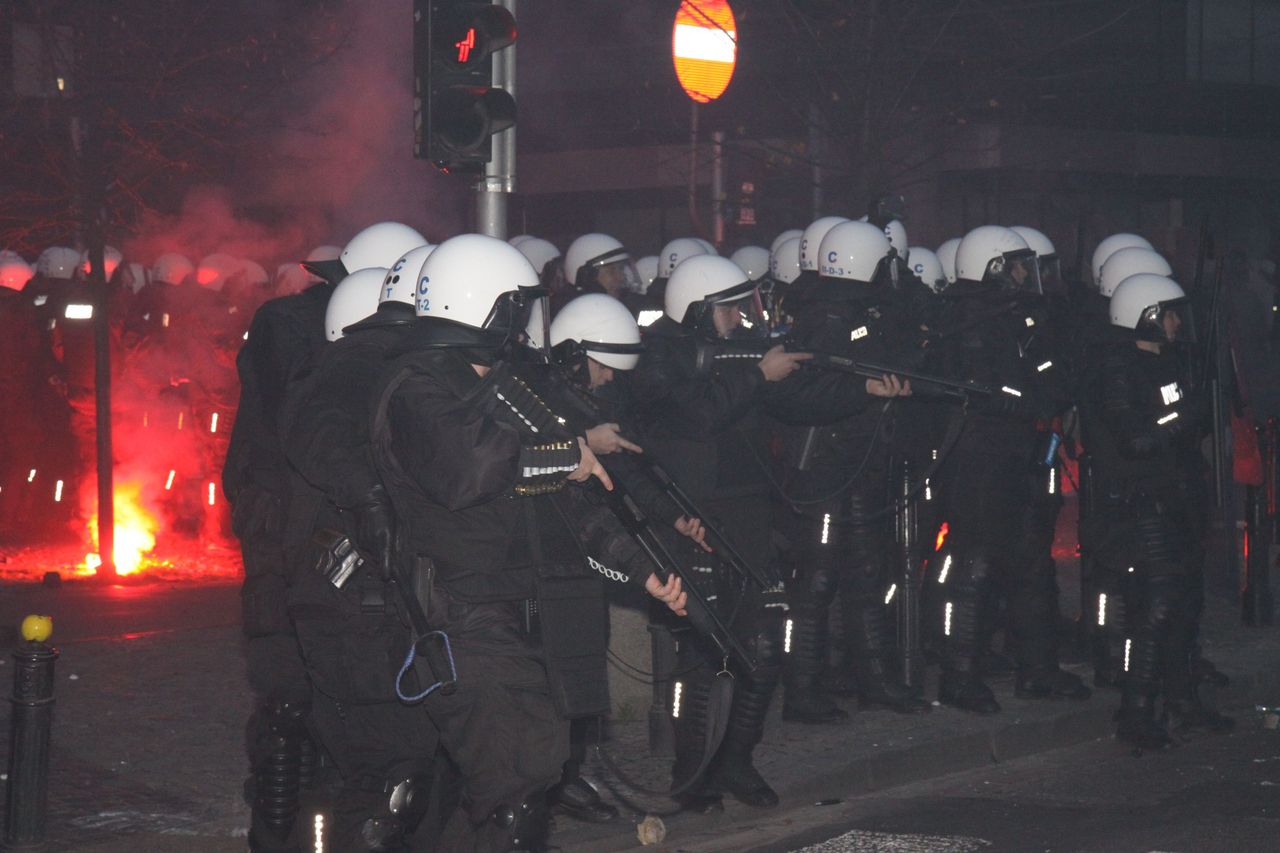 "Co mam mu za ten tysiąc trumnę kupić?" Żony policjantów o L4 przed 11 listopada