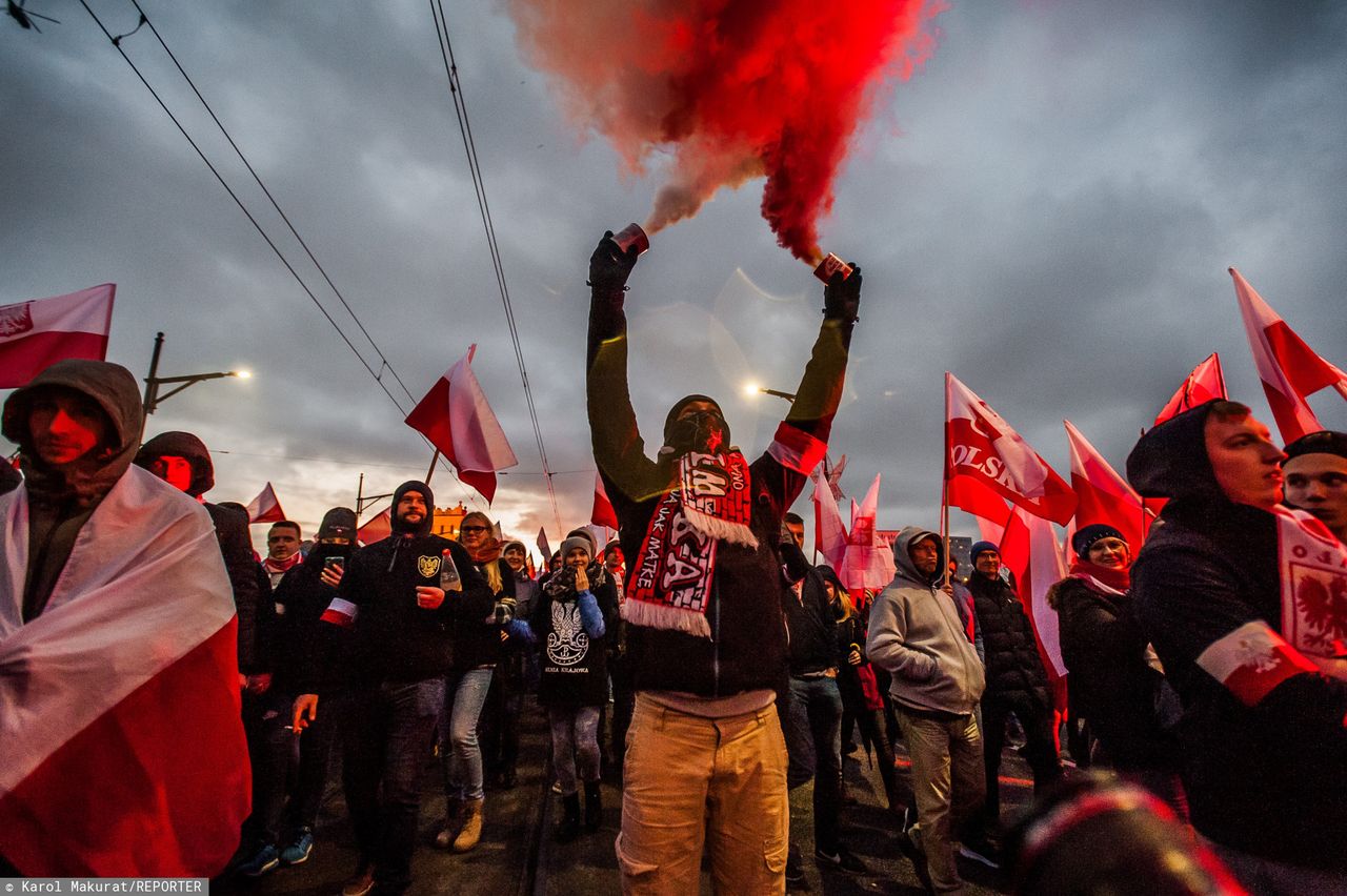 Dziewięć kobiet stanęło na trasie Marszu Niepodległości 2017. Sąd je uniewinnił