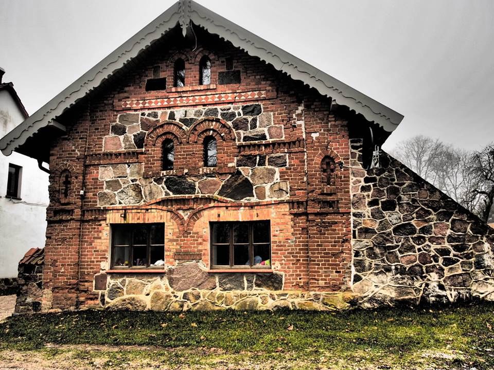 Przerobili starą oborę na dom gościnny