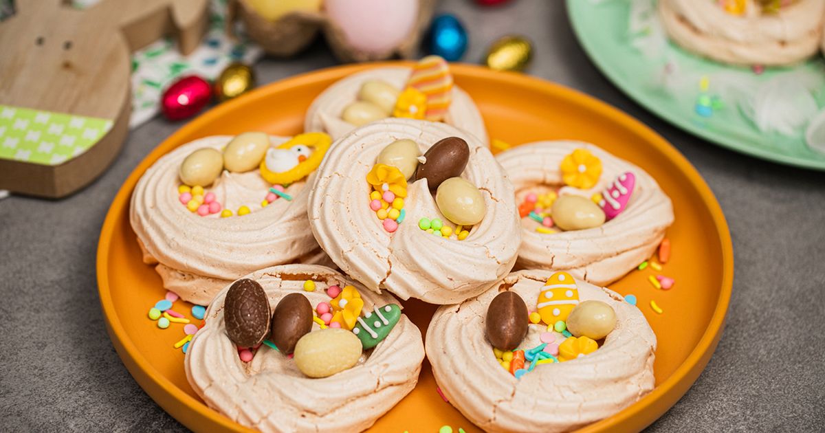 Gniazdka bezowe w wielkanocnym wydaniu. Proste, szybkie i smaczne