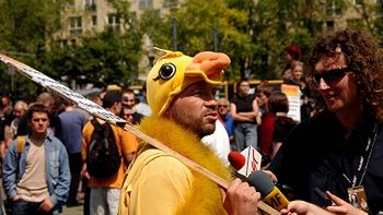 Jeden z uczestników Wiecu Wolności na Placu Bankowym