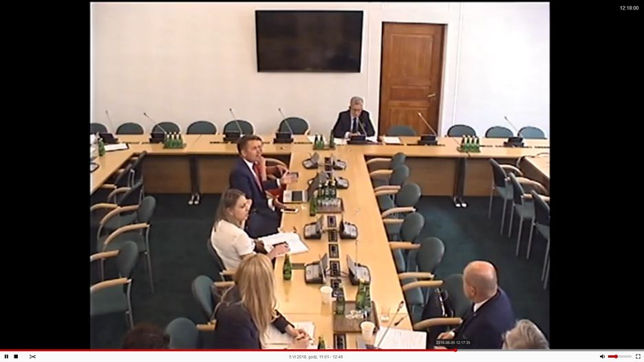 Wyjątkowo gorąco zaczęło się robić po ponad godzinie od rozpoczęcia posiedzenia