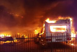 Gigantyczny pożar. Spłonęło kilkanaście przyczep kempingowych. Ponad 2 mln strat