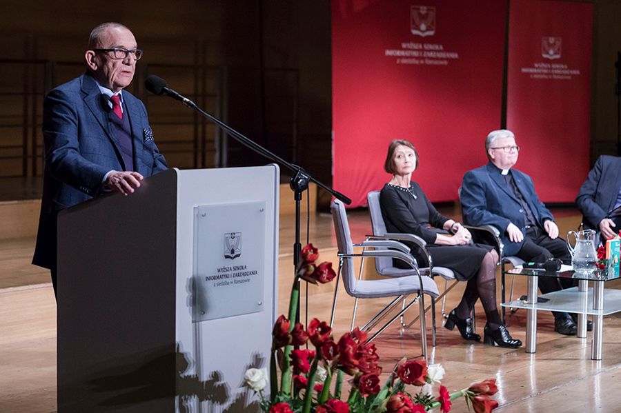 „Narodowa terapia jest nam potrzebna”- czyli co stoi nam na drodze do szczęścia?