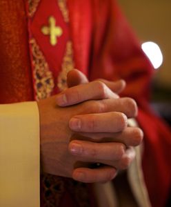 Koronawirus. Ksiądz z relikwiami św. Antoniego na ulicach Lublina