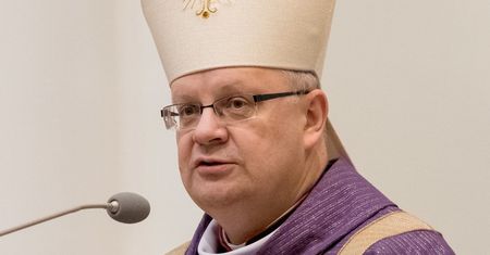 Prawdziwe przeprosiny dla ofiary pedofilii. Biskup zabiera głos