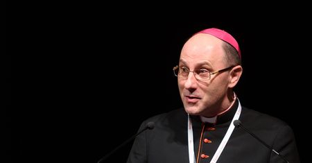 "Tygodnik Powszechny" sypie głowę popiołem