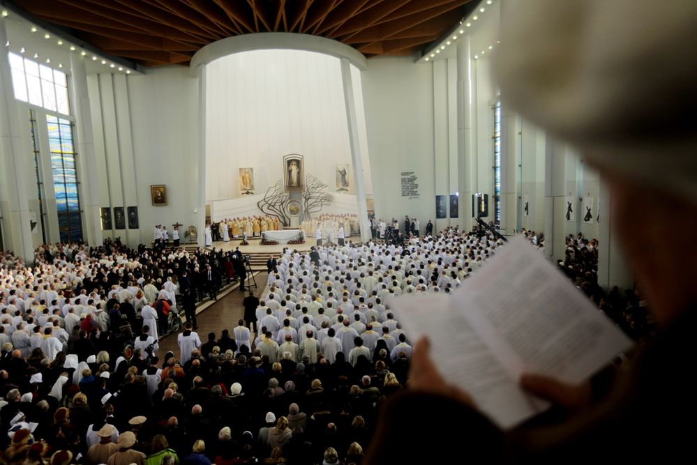 Będą zmiany w mszach dla księży. KEP zaleca, żeby stosować język migowy