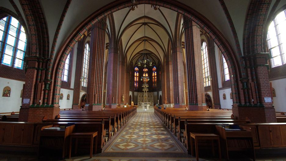 Celem ataków w Niemczech stają się chrześcijanie: ich kościoły i symbole religijne