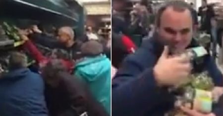 Nie tylko Polacy walczą o przecenione rzeczy. Bójki w Tesco