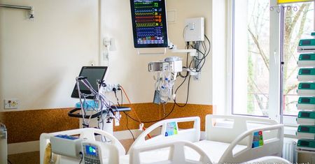 101-latka wyleczona z COVID-19 opuściła szpital tymczasowy.