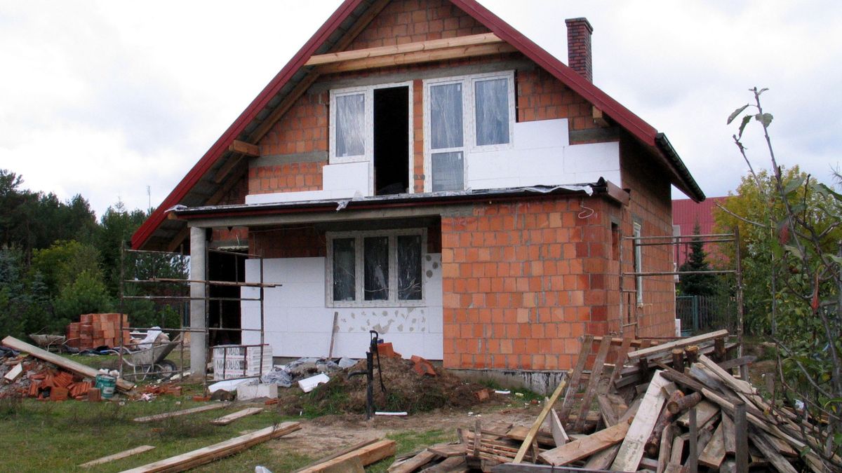 Z programu Czyste Powietrze można będzie dostać nawet 100-proc. zwrot kosztów wyłożonych na nowy piec czy ocieplenie domu. 