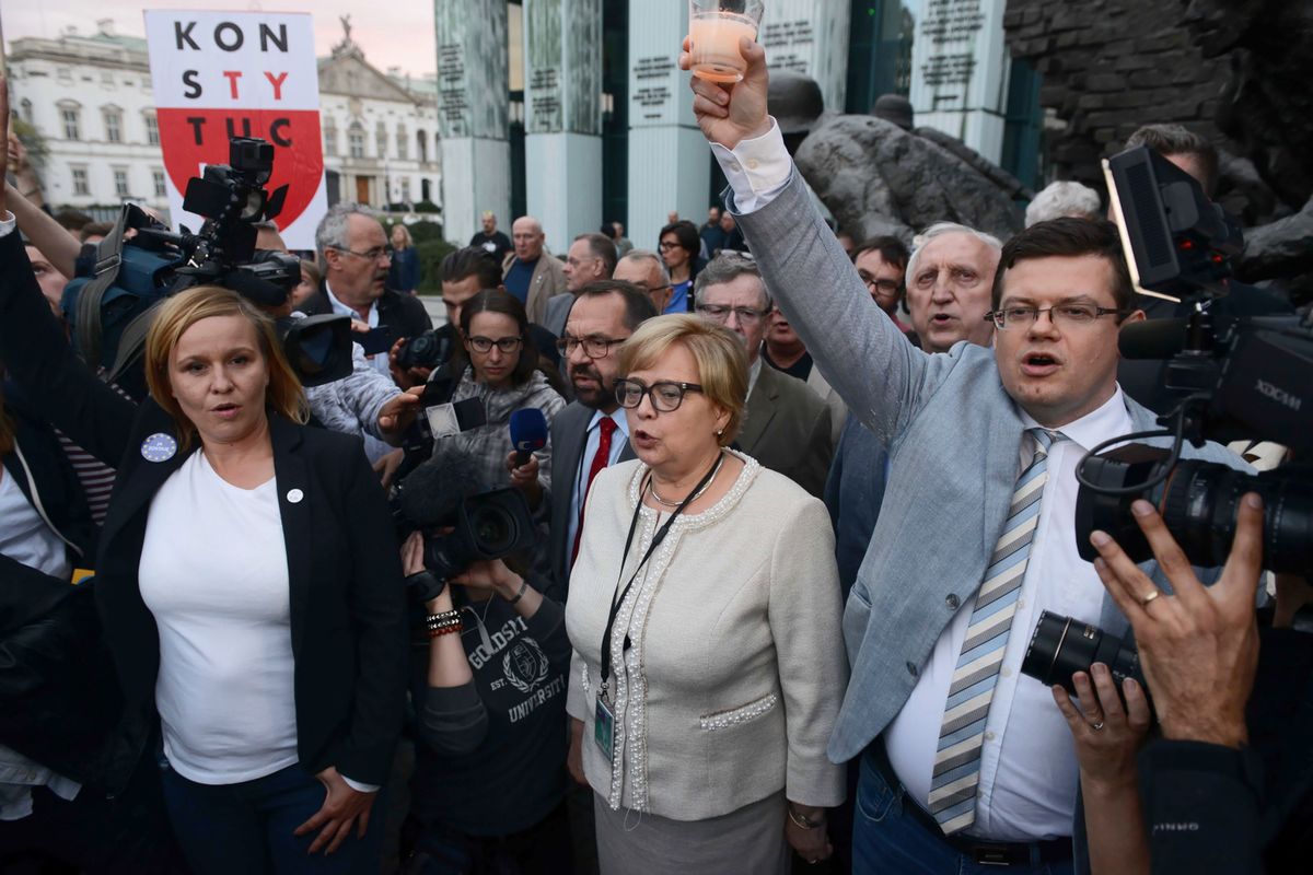 Małgorzata Gersdorf w Sądzie Najwyższym. Protest w Warszawie